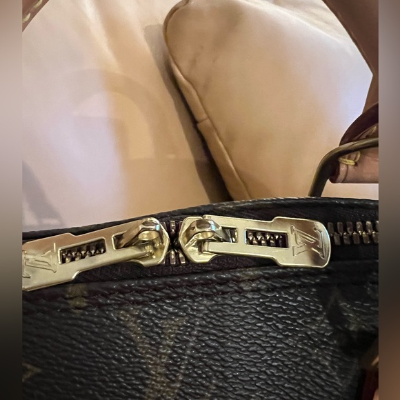 Louis Vuitton Alma PM Monogram Handbag. - Picture 3 of 15